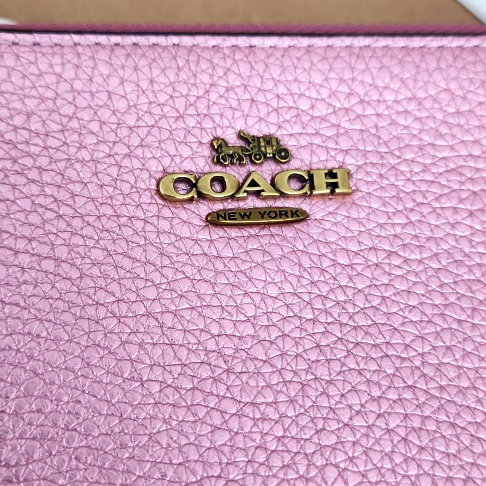 Beautiful NWOT Coach Metallic Pink  Leather Wristlet/Wallet & Dust Cover 🩷✨️💖 - Picture 2 of 15